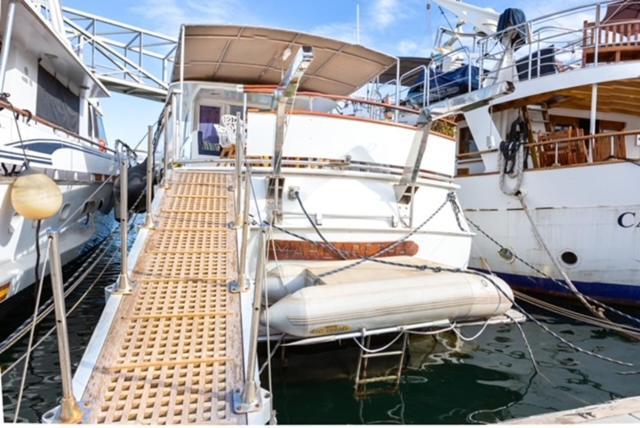 Charming Boat In Barcelona - Perfect Getaway Hotel Sant Adrià de Besòs Eksteriør billede