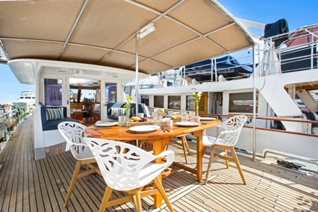 Charming Boat In Barcelona - Perfect Getaway Hotel Sant Adrià de Besòs Eksteriør billede