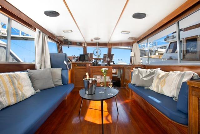 Charming Boat In Barcelona - Perfect Getaway Hotel Sant Adrià de Besòs Eksteriør billede