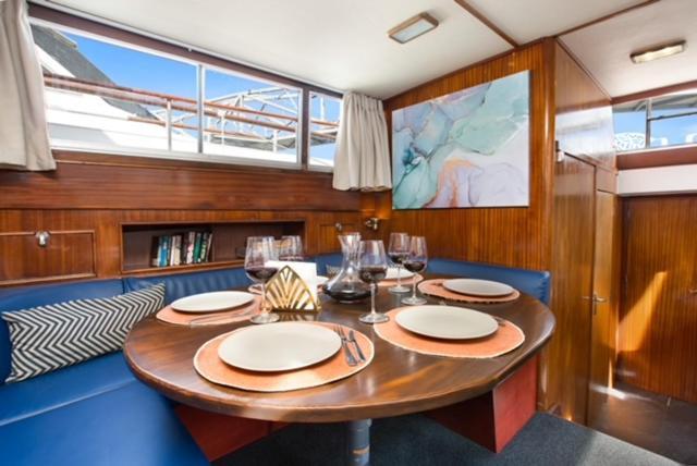 Charming Boat In Barcelona - Perfect Getaway Hotel Sant Adrià de Besòs Eksteriør billede