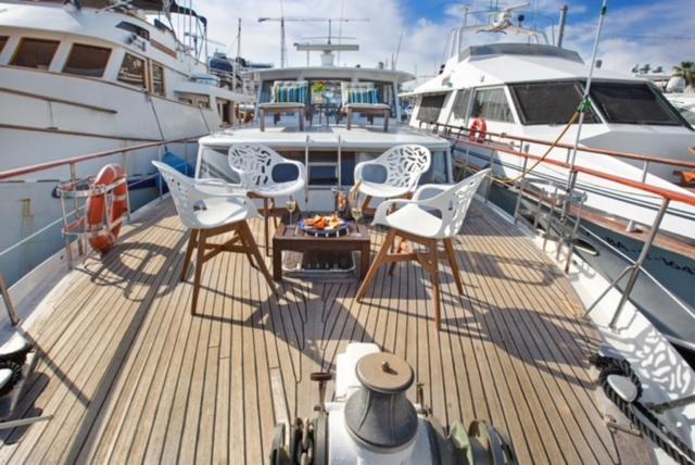 Charming Boat In Barcelona - Perfect Getaway Hotel Sant Adrià de Besòs Eksteriør billede