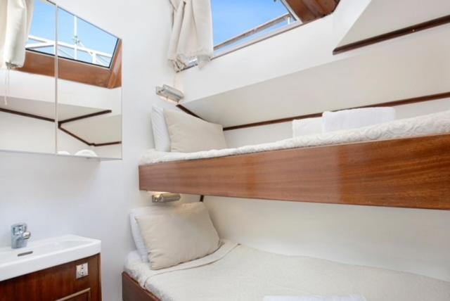 Charming Boat In Barcelona - Perfect Getaway Hotel Sant Adrià de Besòs Eksteriør billede